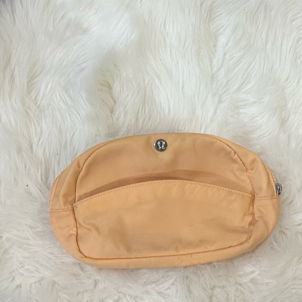 Lululemon City Essentials Pouch 4L